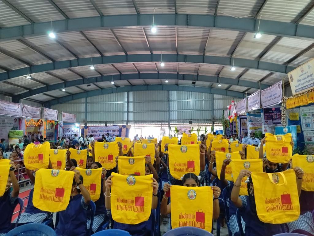 A photo of group of people with yellow bags - Meendum Manjappai event.