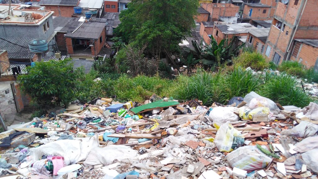 Photo of a rubbish dump era located in the Jardim Colombo favela in São Paulo.